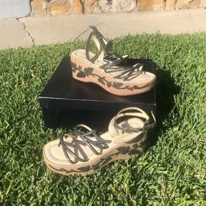 Prada vintage shoes sandals wanted！